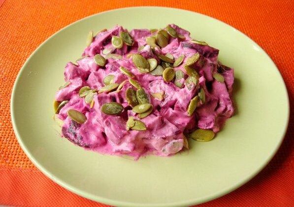 Beet salad with pumpkin seeds saves prostatitis